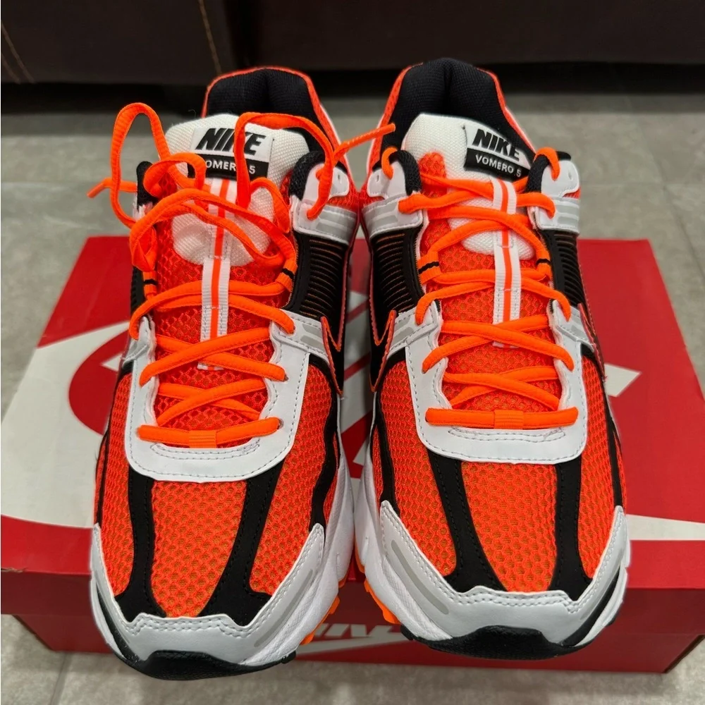 Size 11 - Nike Men's Air Zoom Vomero 5 Total Orange - Picture 2 of 7
